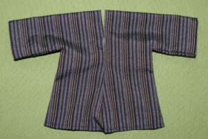 Kleid mit Halsschlitz dunkel gestreift braun-blau