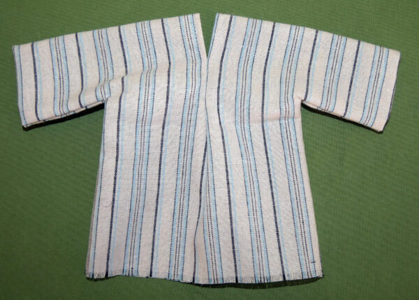 Kleid mit Halsschlitz gestreift hellblau
