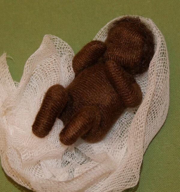 Neugeborenes Baby dunkel