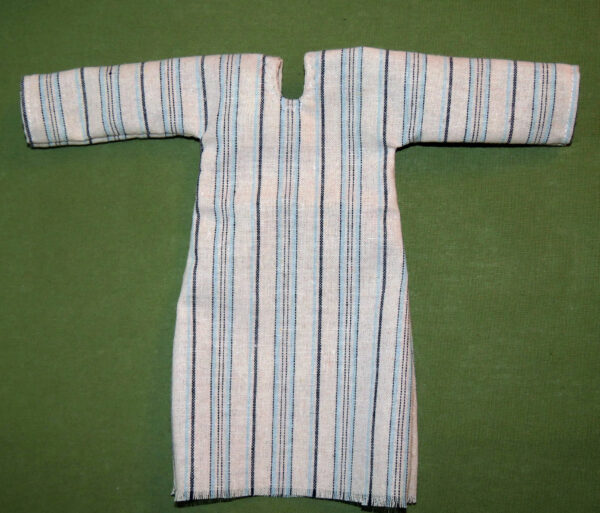 Kleid hellblau gestreift mit versäumtem Halsausschnitt